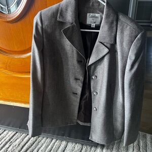 Le Suit Gray Sport Coat with Classic Design